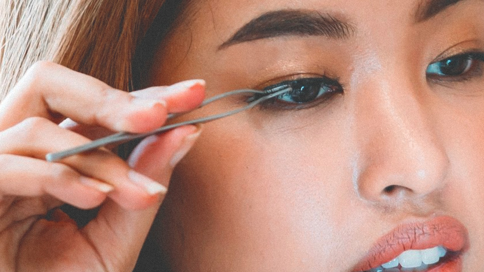 This Beauty Hack Will Change The Way You Apply False Eyelashes