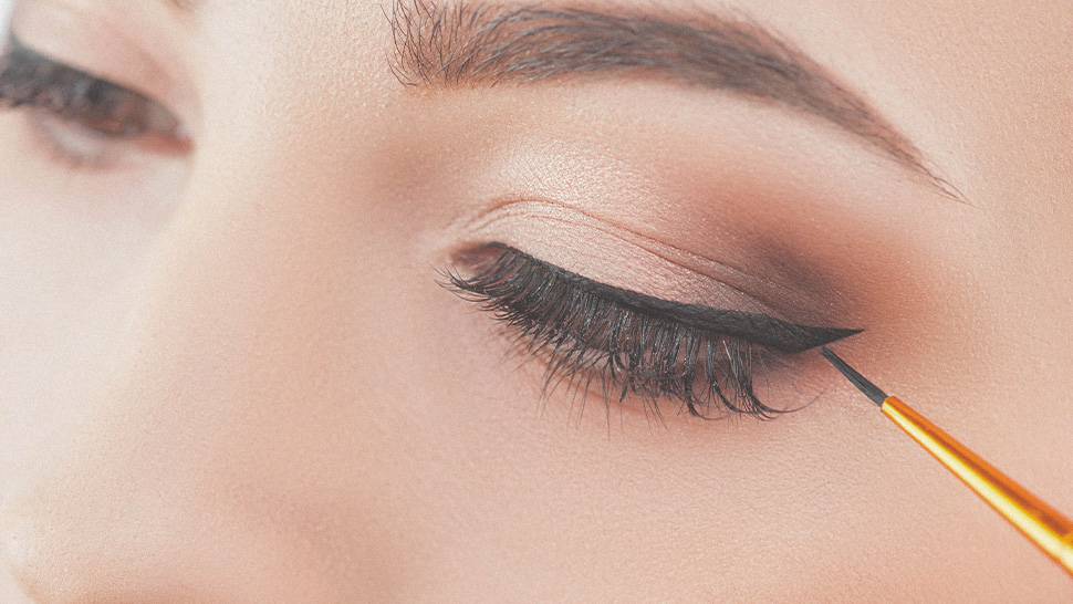 6 Eyeliner Mistakes That Are Stopping You From Achieving Perfect Cat-eyes