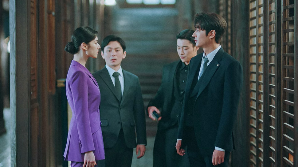 The King: Eternal Monarch' Episodes 1-6 Fashion: Jung Eun-Chae As Goo  Seo-Ryung
