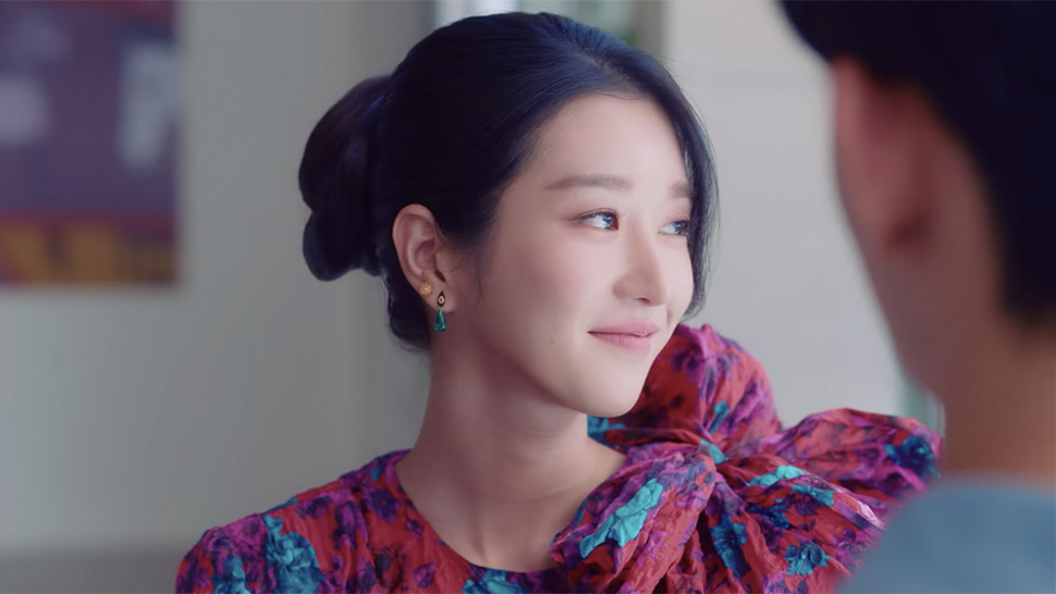 How to Wear Mismatched Earrings Like Seo Ye Ji in IOTNBO | Preview.ph