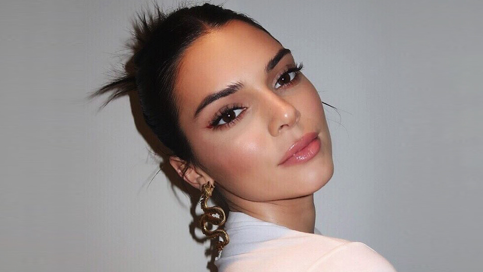 These Are The Exact Products Kendall Jenner Uses To Achieve A Dewy Glow