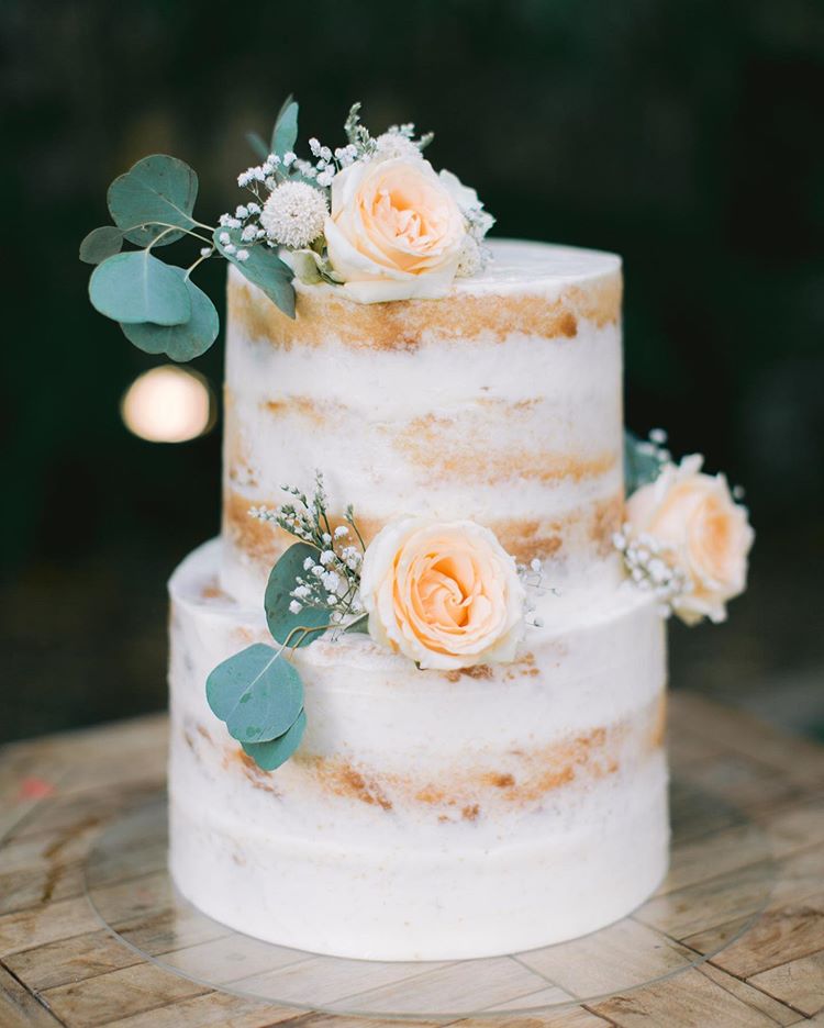 simple yet stylish wedding cakes