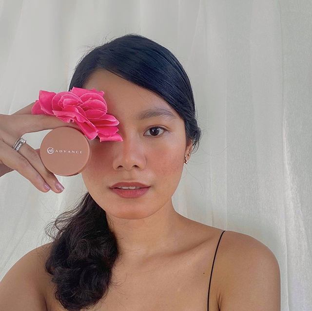 How to Wear Powder Blush, According to Influencers | Preview.ph