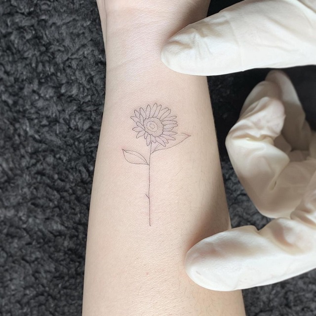 43 Beautiful Flower Tattoos for Women  StayGlam