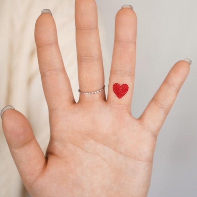 42 Lovely Finger Tattoos For Couples