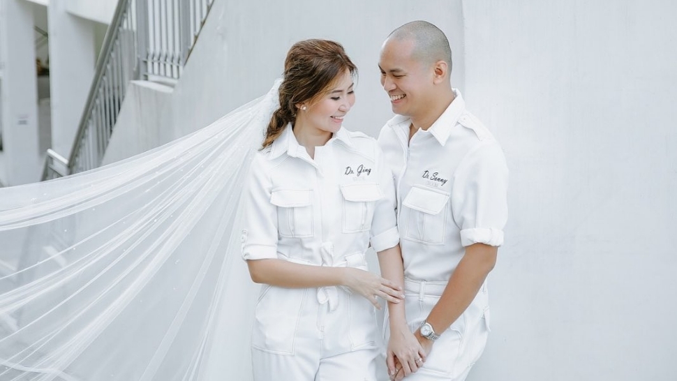 These Doctors Got Married in Matching All-White PPEs