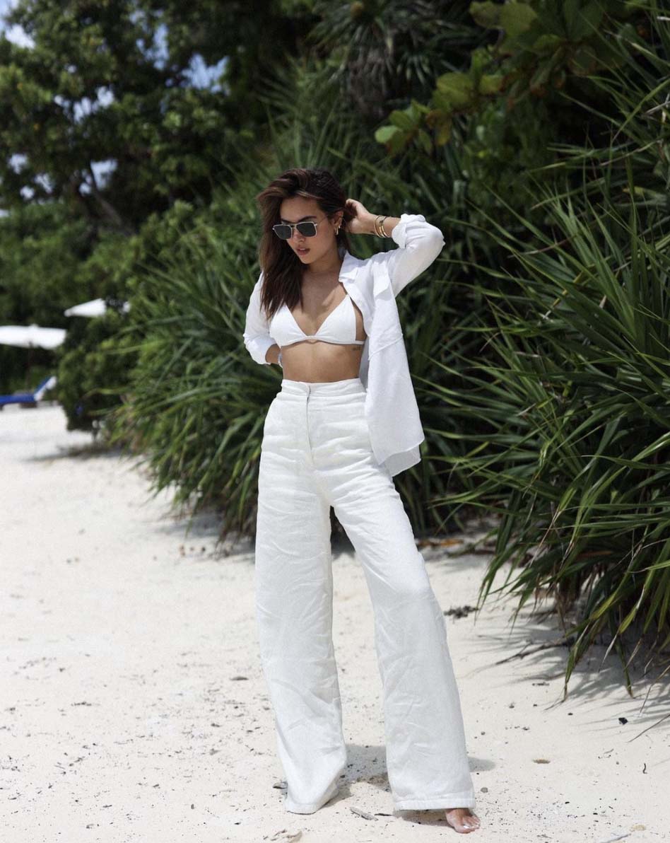 10 All-white Beach Ootds We're Stealing From Maggie Wilson This Summer