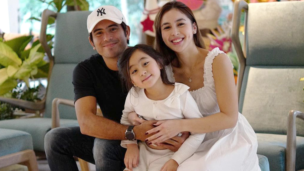 Julia Barretto's All-White OOTD When She Visited the Belo Home Costs Over P33,000