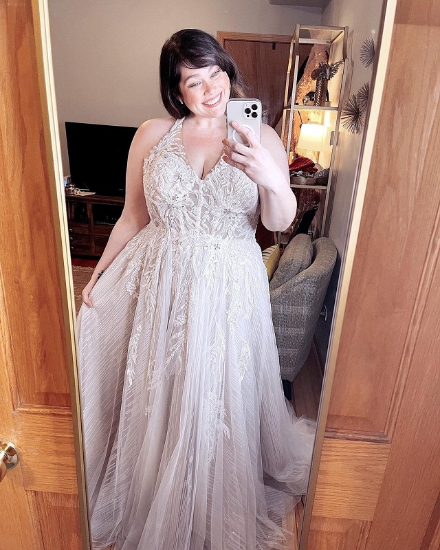 10 Best Wedding Gowns For Chubby Brides