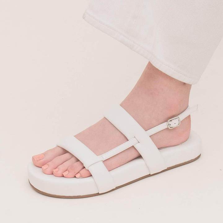 Casually elevate your look! On feature: Cammy sandals cln.com.ph