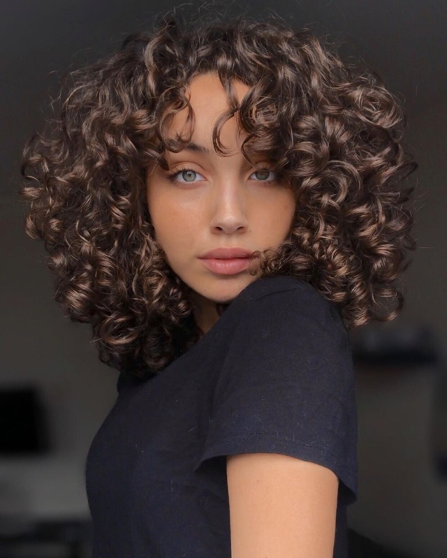 face-framing haircut for curly hair