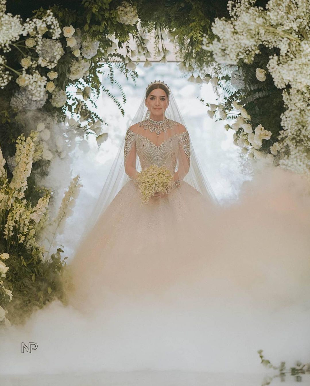 Filipina Porn Ara Mina - Ara Mina Just Got Married And She Looked Every Bit Like A Princess