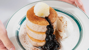 Here's Where You Can Buy These Fluffy, Chocolate-filled Lava Pancakes