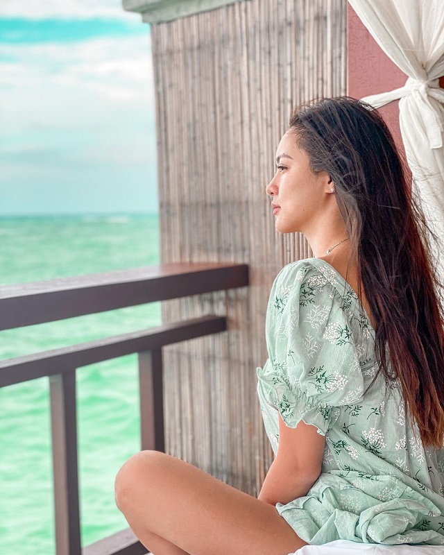 Look: Kim Chiu's Colorful Beach Outfits In Balesin