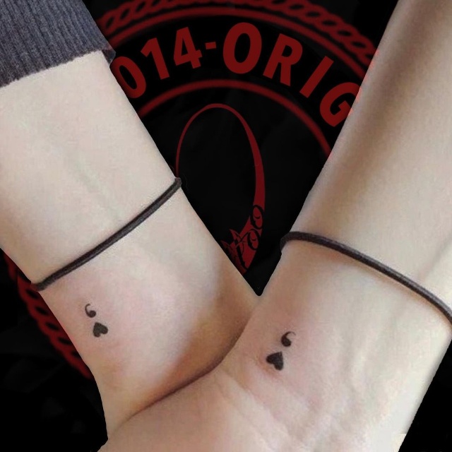 Discover more than 85 small couple hand tattoos super hot - thtantai2