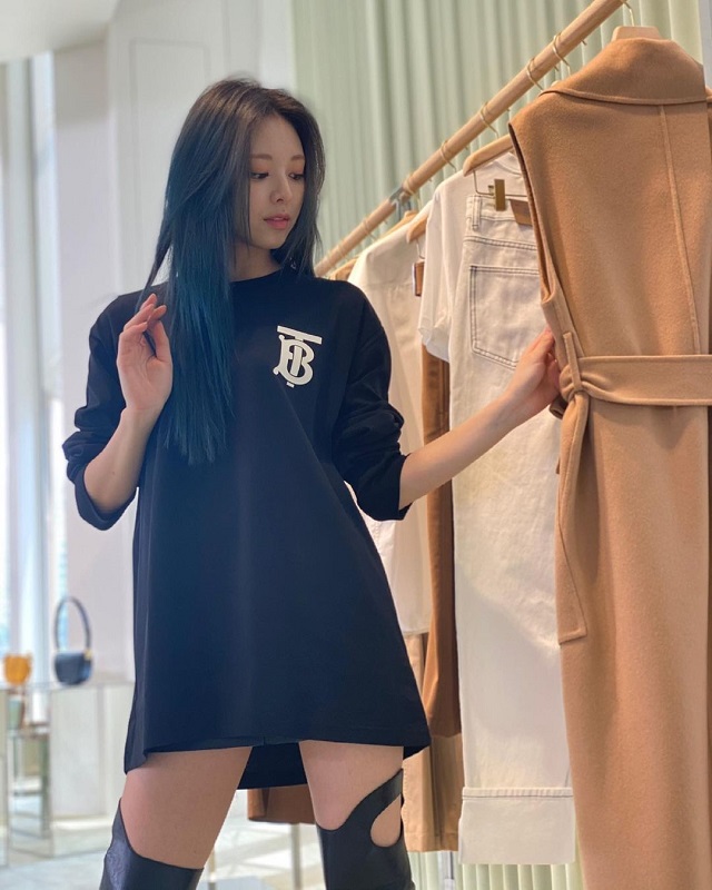 10 Stylish Korean-inspired Oversized T-shirt Outfit Combinations