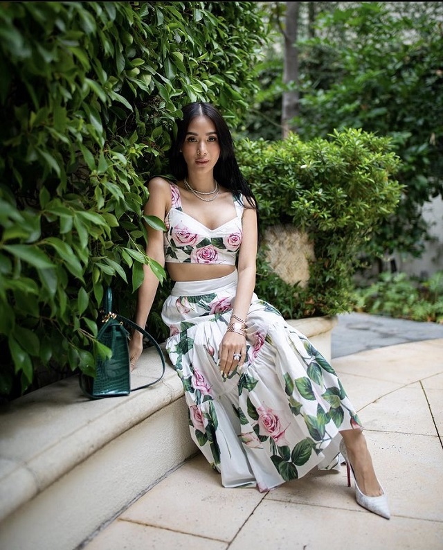 Heart Evangelista's white stockings in her #Baguio OOTD cost over P22,000  🤯 Find out more about her designer look in the link in our bio!