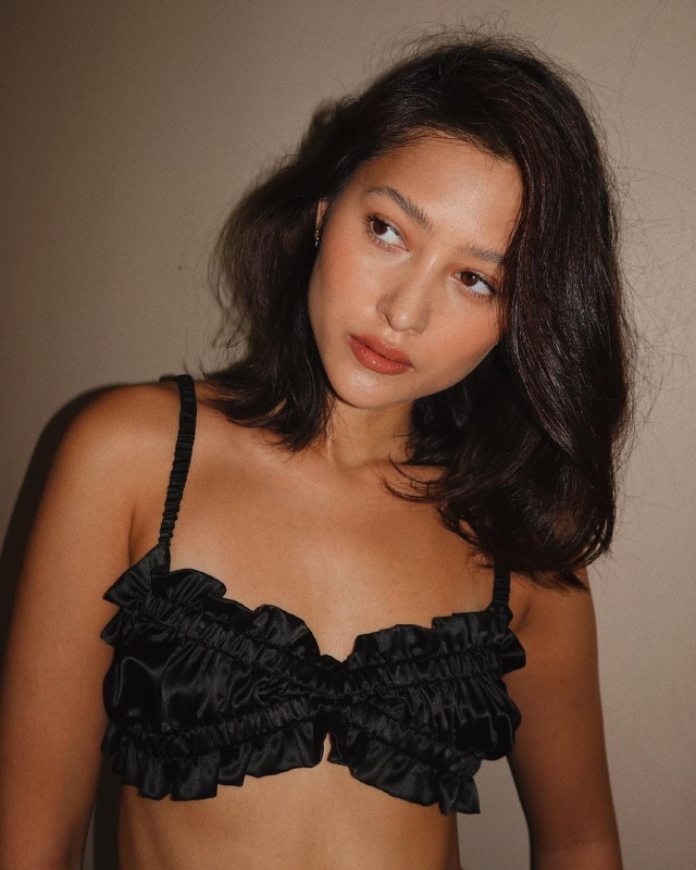 flat and proud flat-chested celebrities maureen wroblewitz
