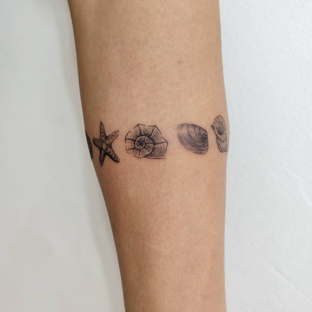 minimalist armband tattoos to consider