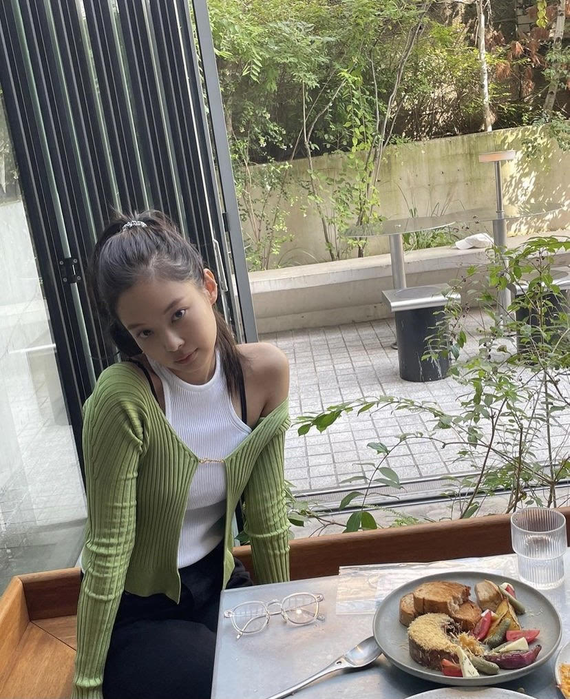 anne curtis and jennie kim are twinning in this jacquemus cardigan