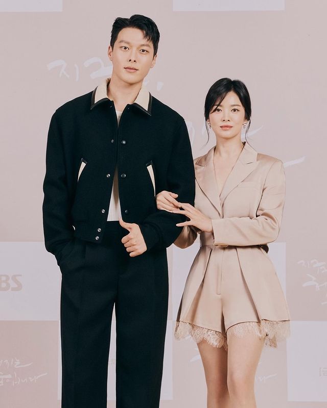 song hye kyo and jang ki yong's presscon ootds for now we are breaking up