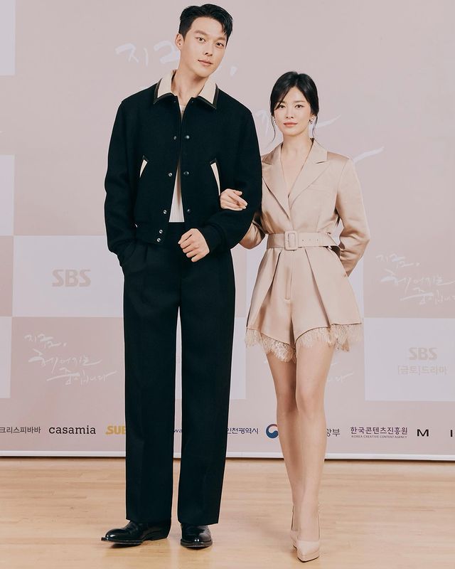 song hye kyo and jang ki yong's presscon ootds for now we are breaking up