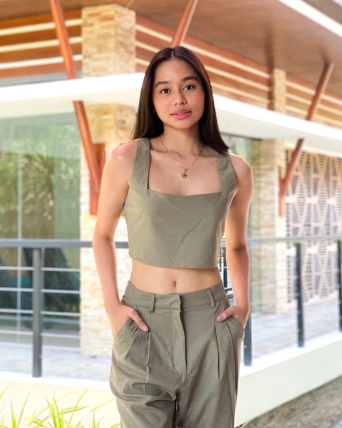 Look: 10 Crop Top Outfit Ideas From Racelis