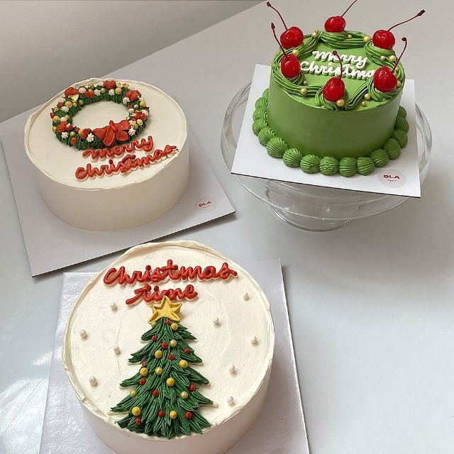 ola bakes christmas cakes