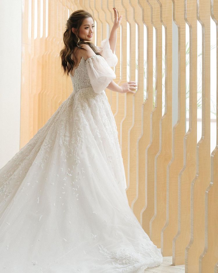 puff sleeve bridal gown trend