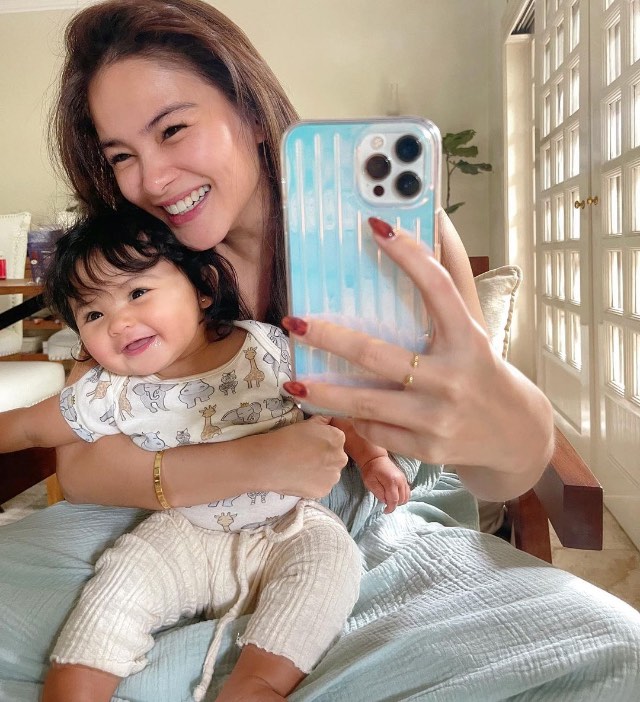 ways to pose with your baby, as seen on celebrity moms