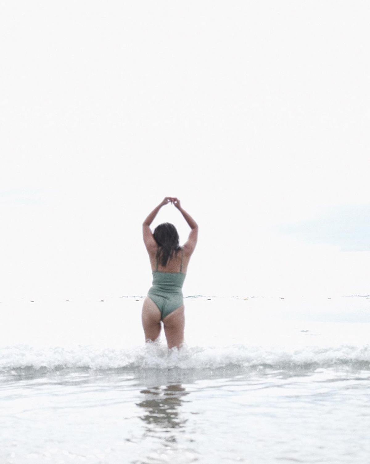 swimsuit pose ideas for curvy girls raiza contawi