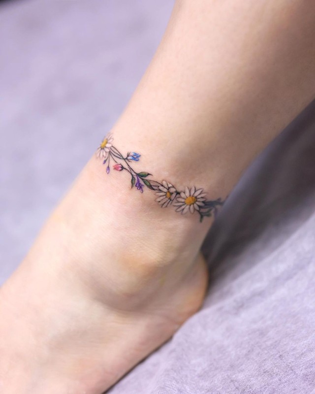 43 Pretty Ankle Tattoos Every Woman Would Want - StayGlam | Ankle bracelet  tattoo, Anklet tattoos for women, Ankle cuff tattoo