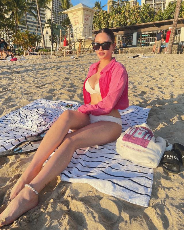 arci munoz's swimsuit outfits in hawaii