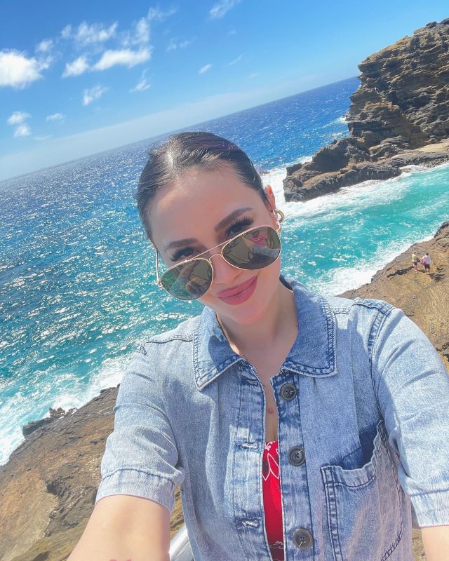 arci munoz's swimsuit outfits in hawaii
