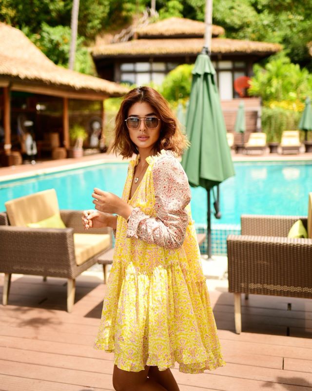 sofia andres' outfits in lihim resorts, palawan