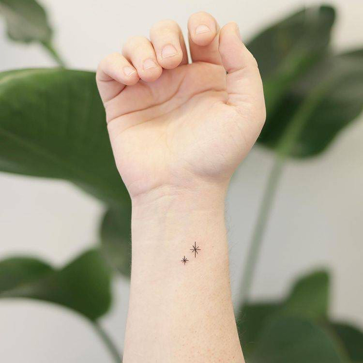 Small Wrist Tattoos For Minimal & Cute Design Ideas