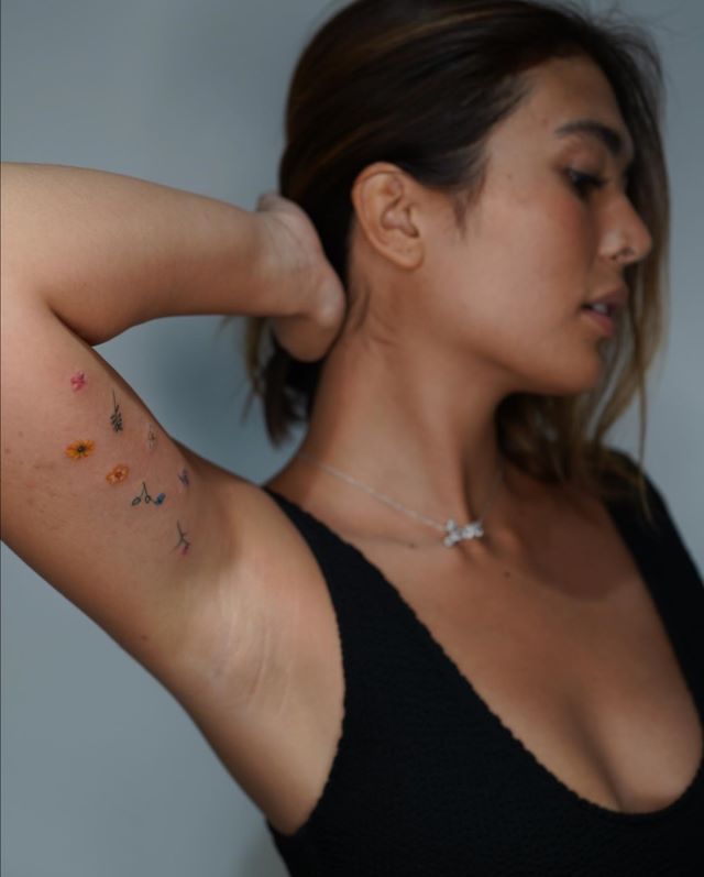 [Image: sofia-andres-underarm-bashing-0408-4.jpg]