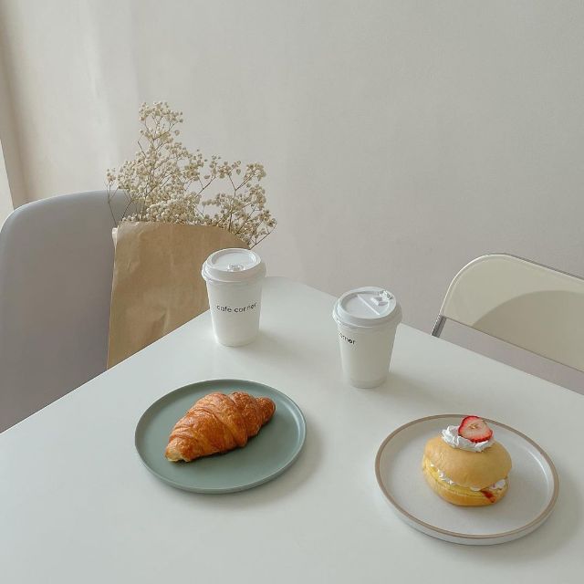 minimalist cafes