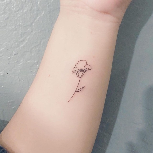 41 Simple Flower Tattoo Ideas 2023 Inspiration Guide