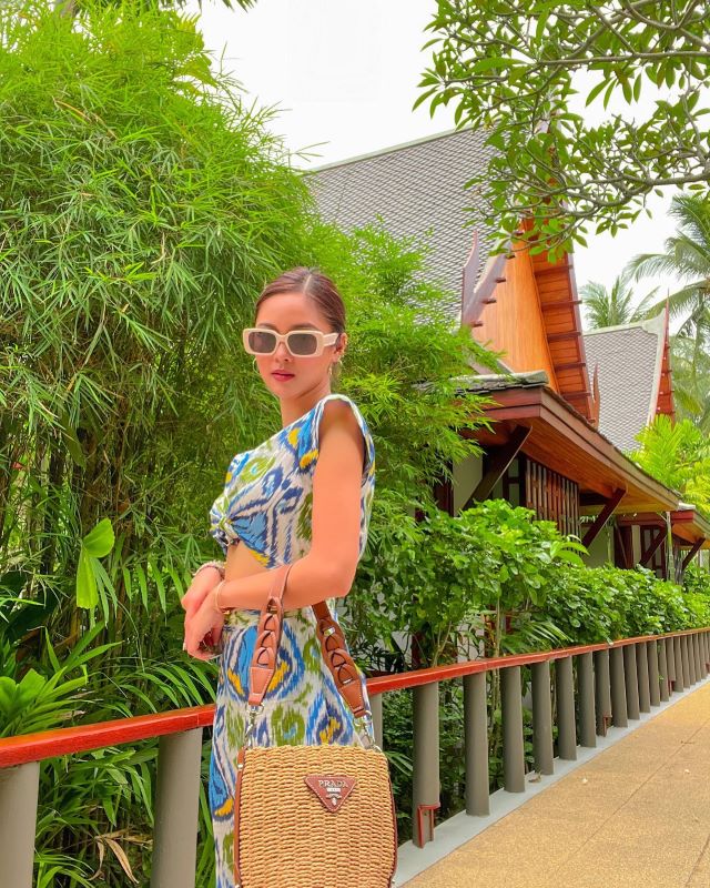 Look: Kim Chiu's Colorful Beach Outfits In Balesin