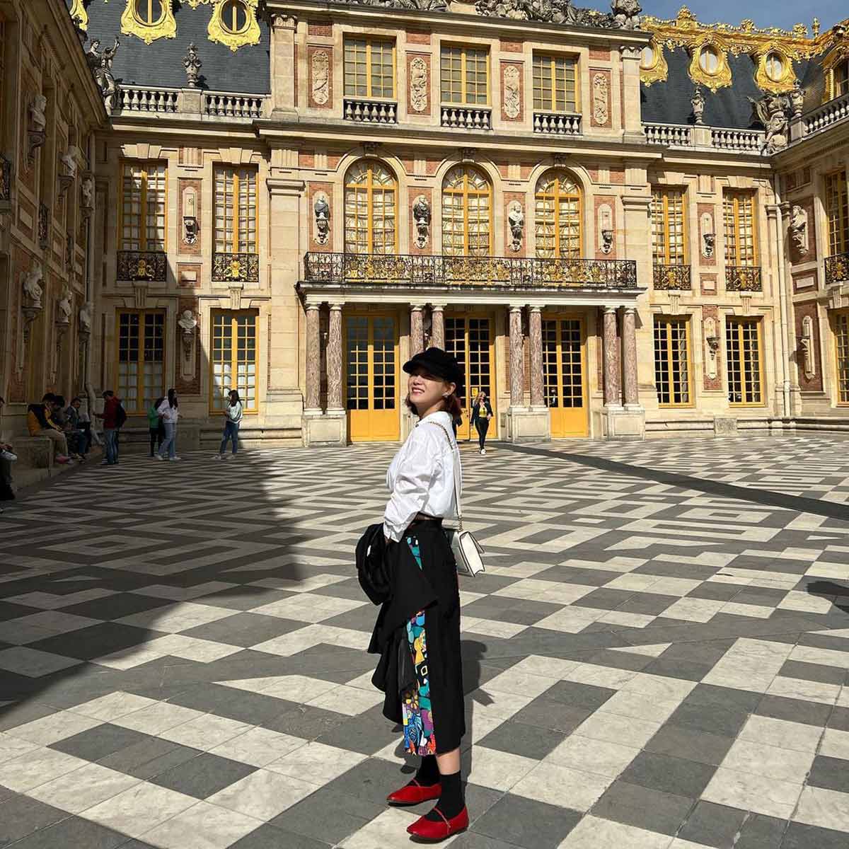 kim sejeong europe travel outfits