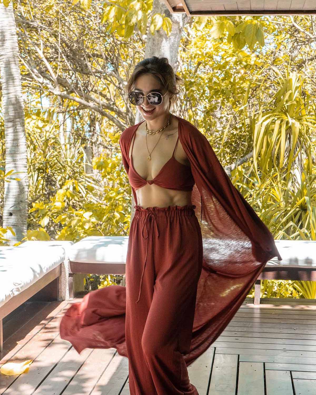 coleen garcia beach outfits to show your abs