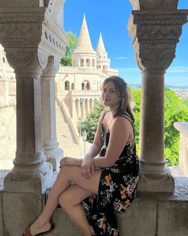 lara quigaman europe travel outfits