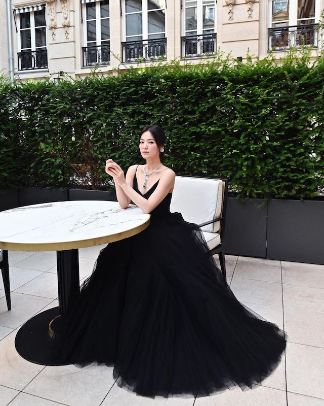 Song Hye Kyo & Cha Eun Woo give off royalty vibes at a 'Chaumet' dinner  gala in Paris