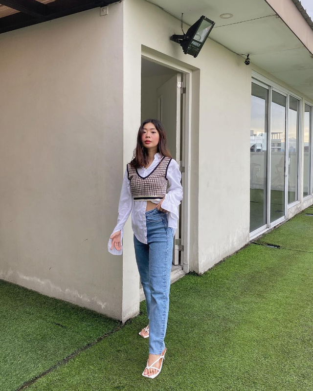 rhea bue sweater vest sweater cozy ootd influencer ootd influencer fashion