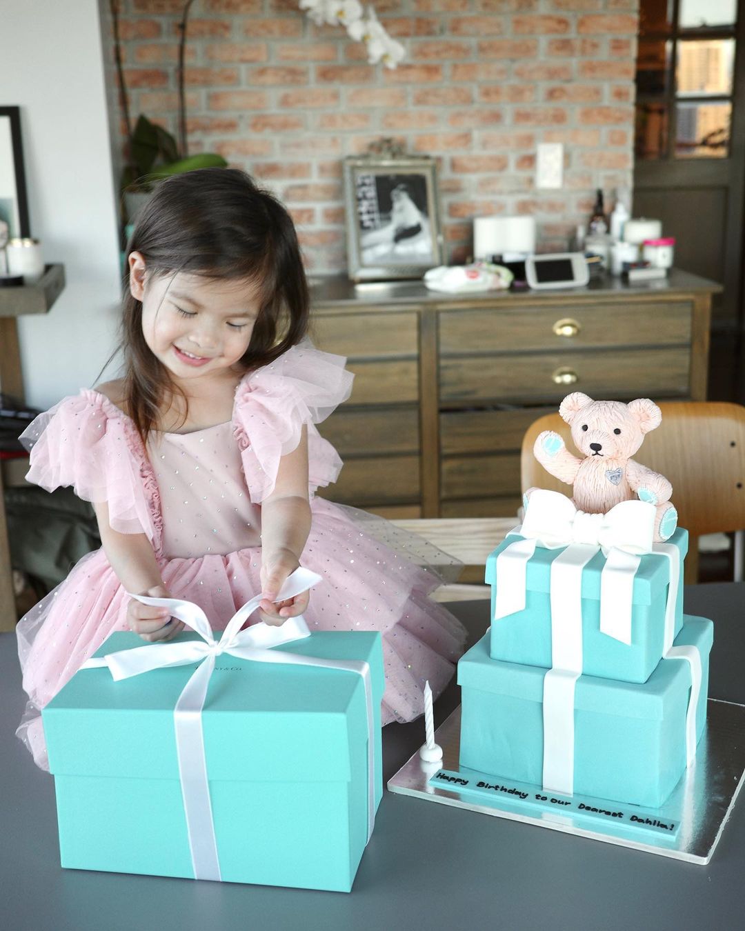 Anne Curtis's daughter Dahlia receives P60,000 jewelry box from luxury  brand