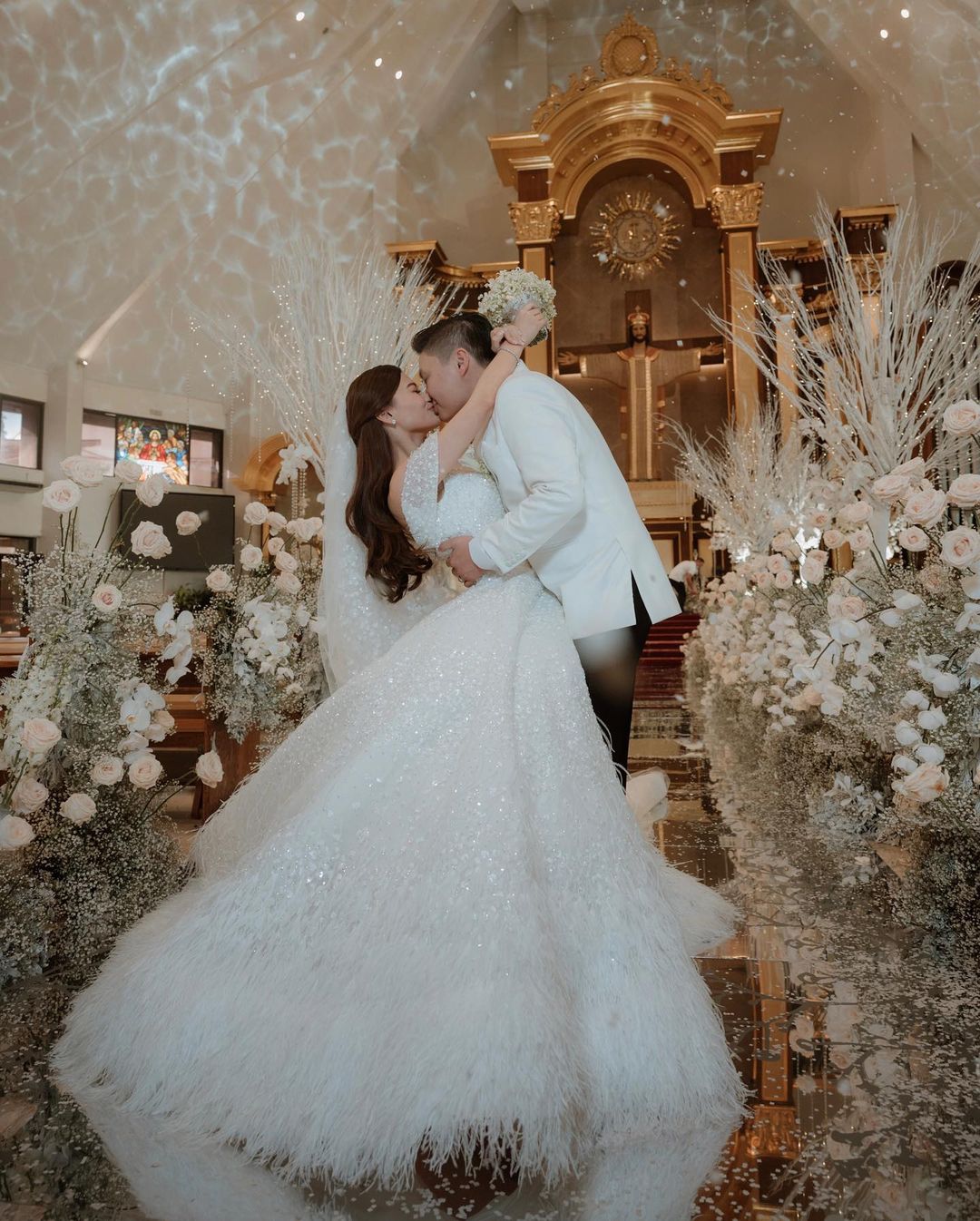 Verniece Enciso’s Dazzling Michael Cinco Wedding Gown | Preview.ph