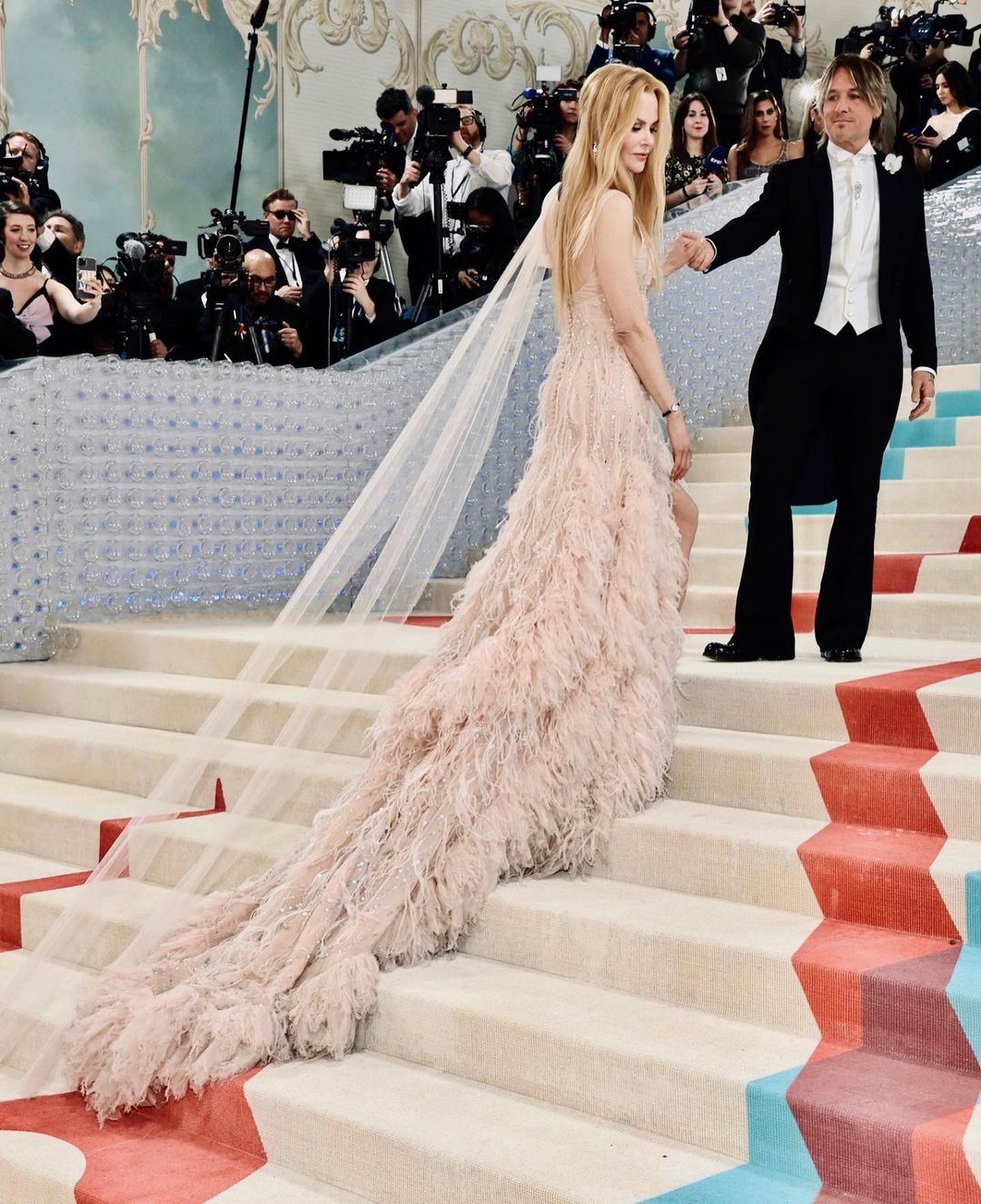 Look: Nicole Kidman Re-wore Her Iconic Chanel No. 5 Dress To The 2023 Met  Gala