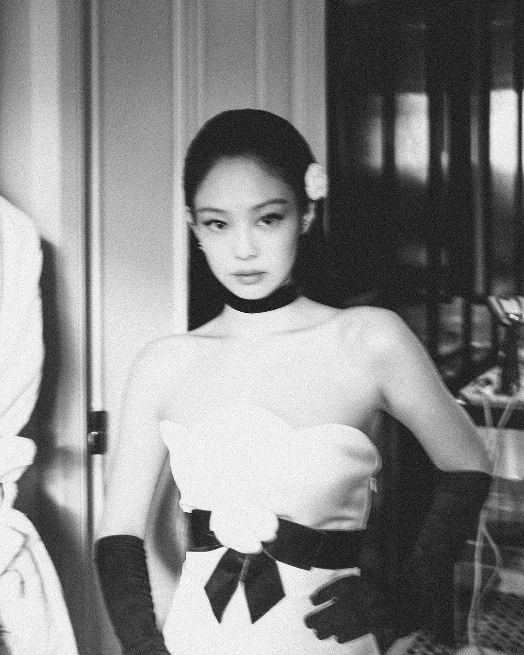 Blackpink's Jennie Attends First Met Gala in '90s Chanel Dress: Photos