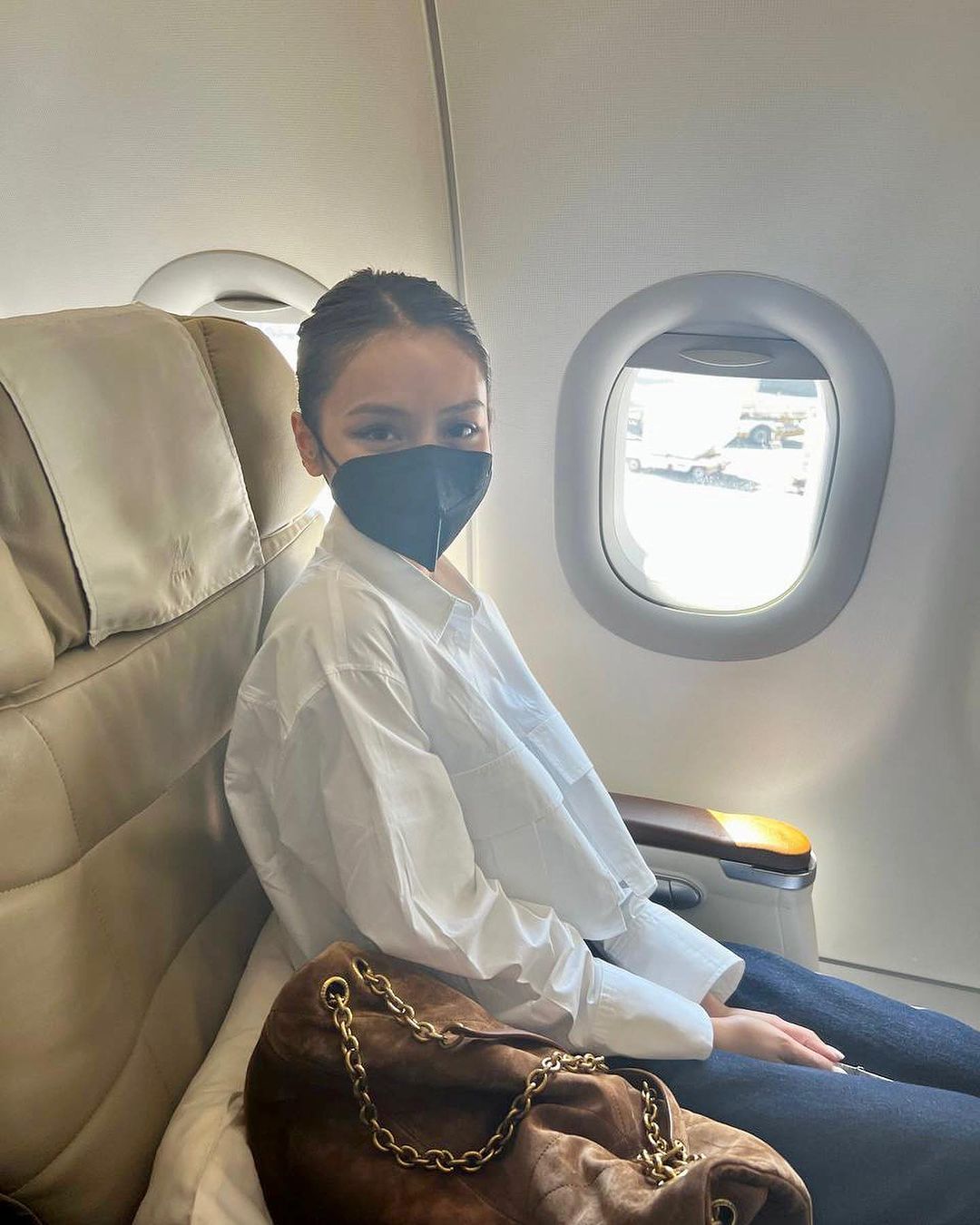 Kathryn Bernardo Wears A Saint Laurent Jamie 4.3 Bag On A Flight